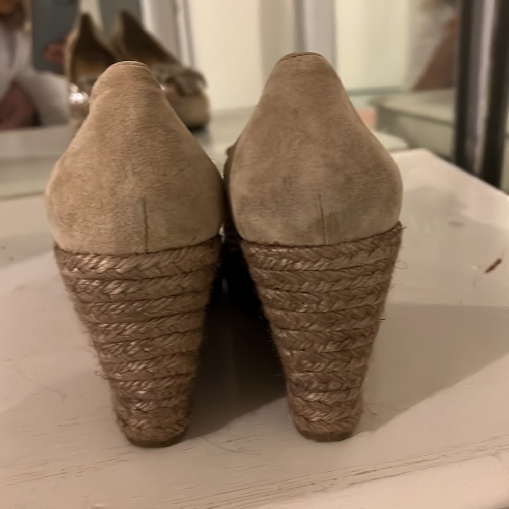 Pretty espadrilles. - Picture 3 of 6